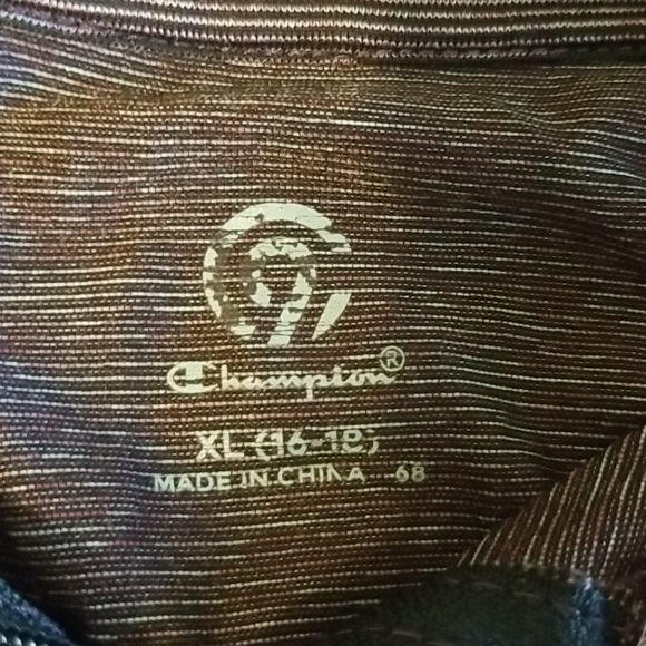 Champion Pull Over - Picture 4 of 4